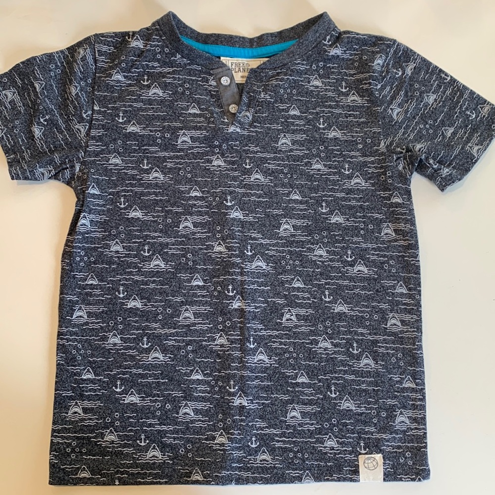 Free Planet boy’s tee shirt Size 5